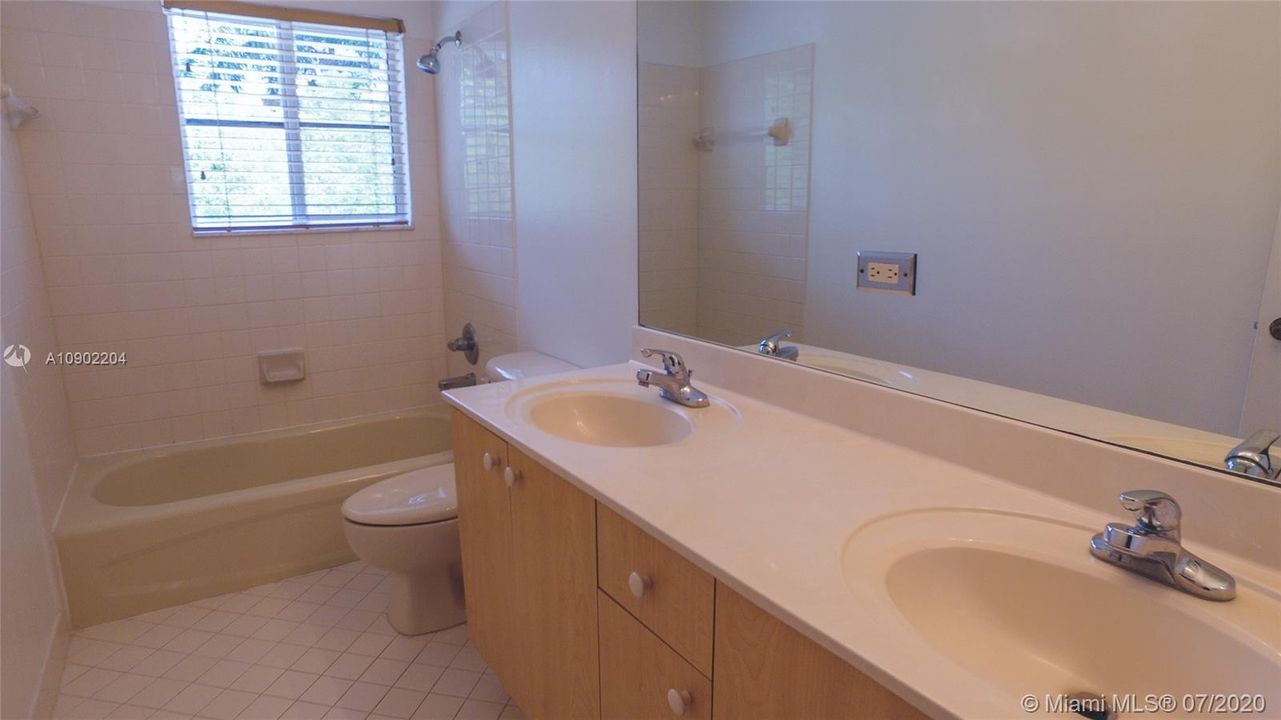 Recently Rented: $4,000 (6 beds, 4 baths, 3122 Square Feet)