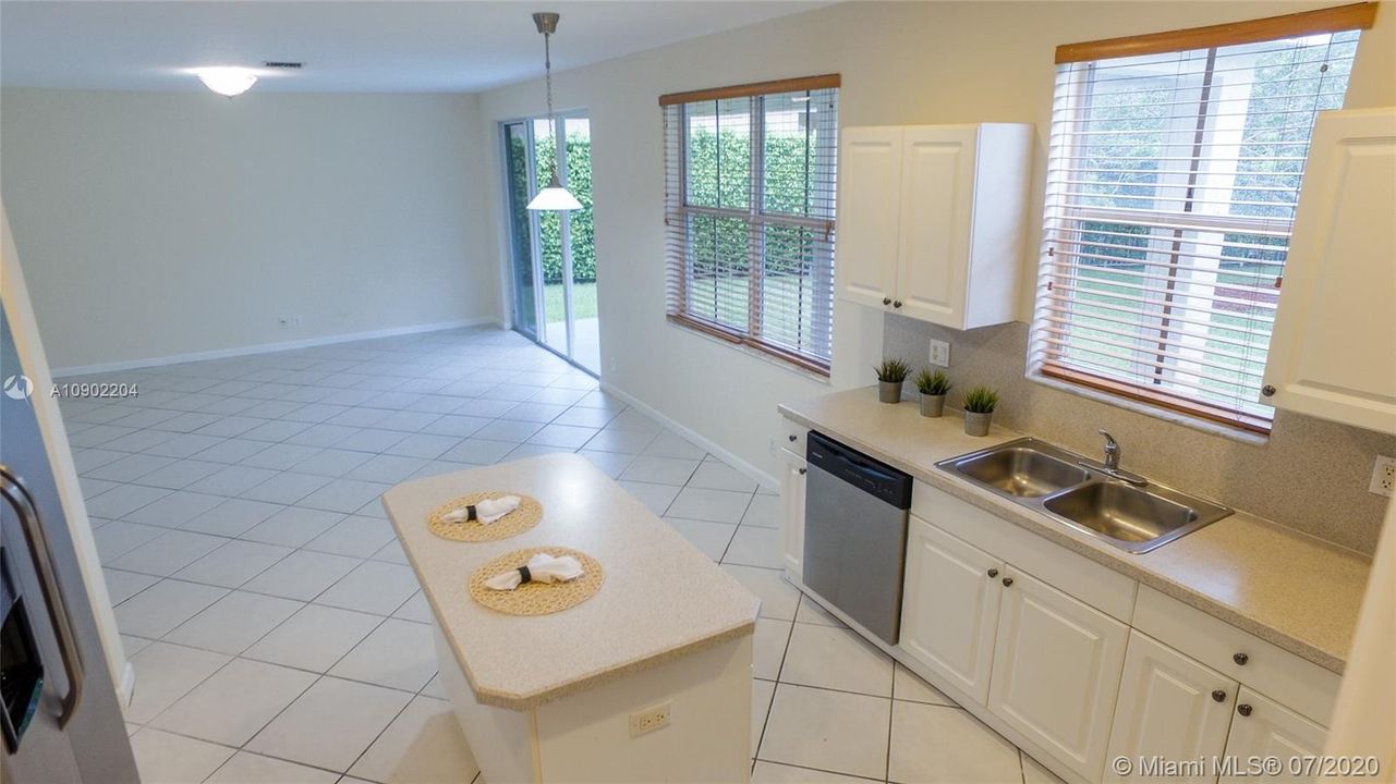Recently Rented: $4,000 (6 beds, 4 baths, 3122 Square Feet)