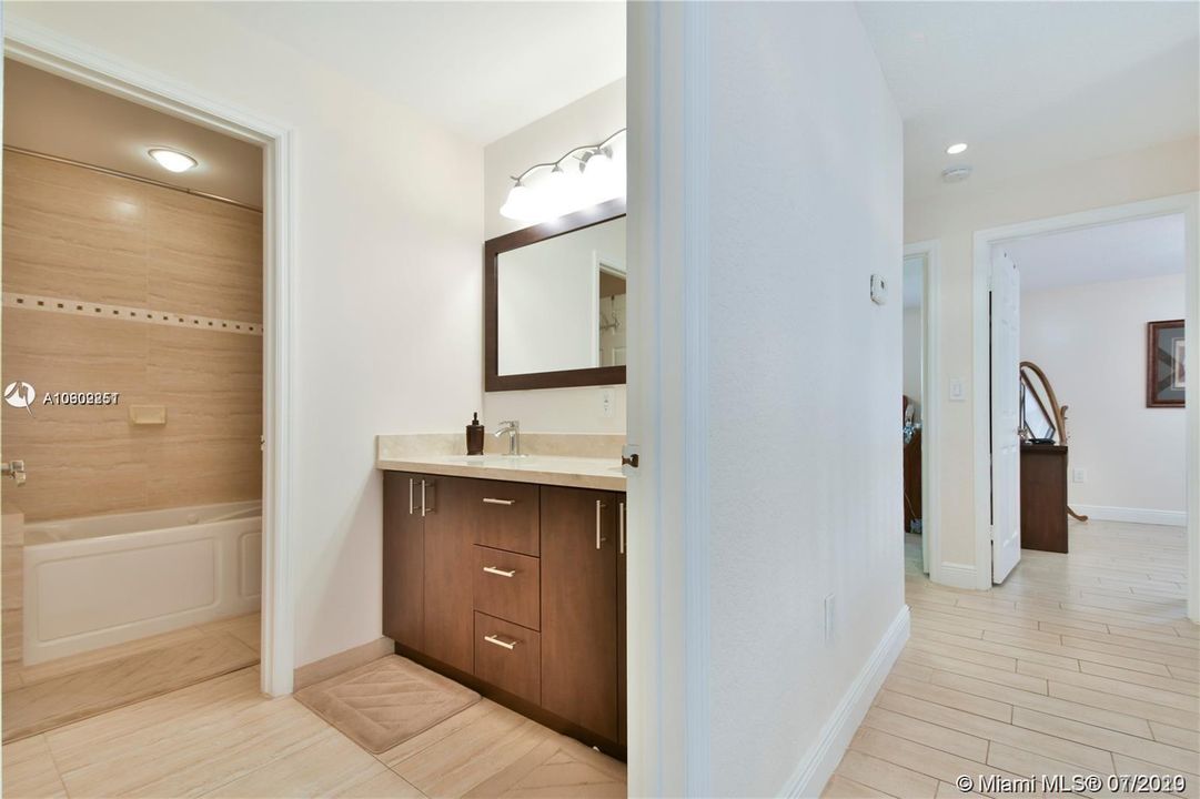Recently Rented: $3,950 (5 beds, 3 baths, 2885 Square Feet)