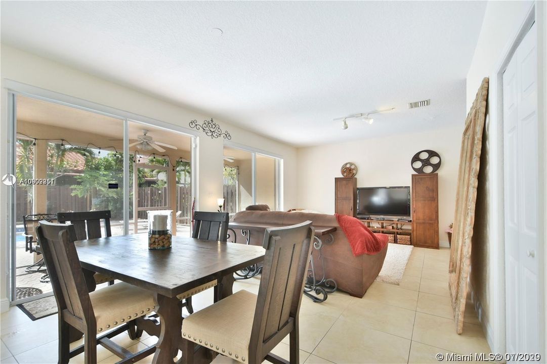 Recently Rented: $3,950 (5 beds, 3 baths, 2885 Square Feet)