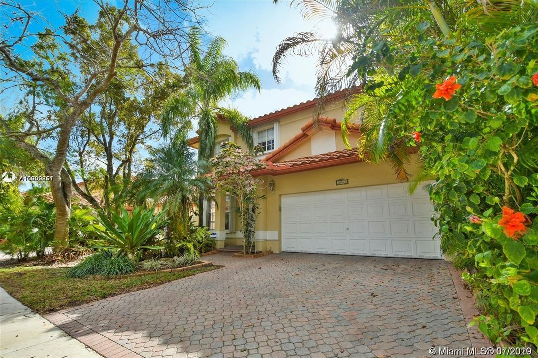 Recently Rented: $3,950 (5 beds, 3 baths, 2885 Square Feet)