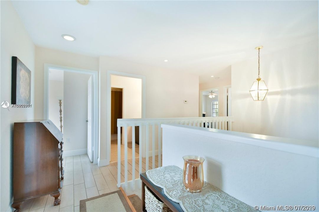 Recently Rented: $3,950 (5 beds, 3 baths, 2885 Square Feet)