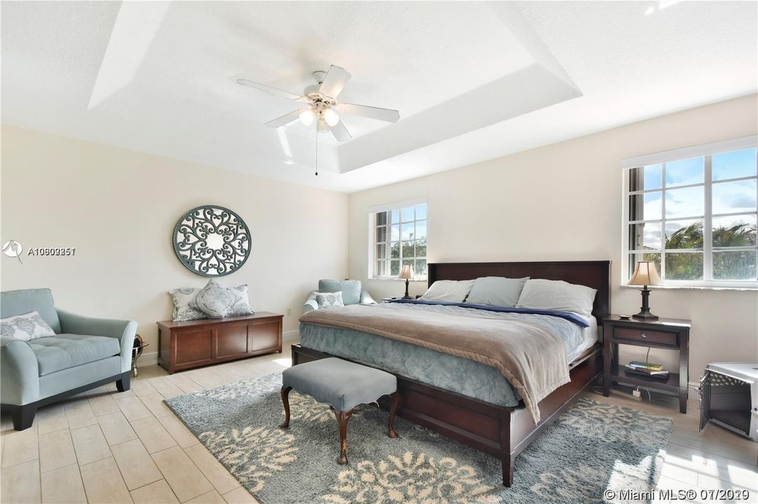 Recently Rented: $3,950 (5 beds, 3 baths, 2885 Square Feet)