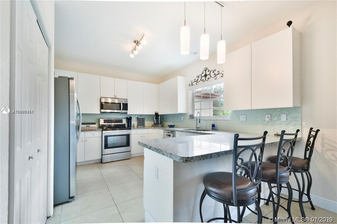 Recently Rented: $3,950 (5 beds, 3 baths, 2885 Square Feet)