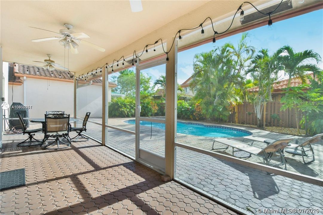 Recently Rented: $3,950 (5 beds, 3 baths, 2885 Square Feet)