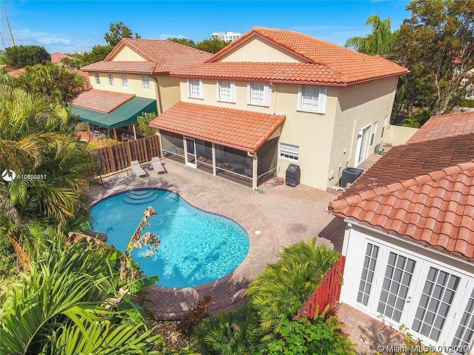 Recently Rented: $3,950 (5 beds, 3 baths, 2885 Square Feet)