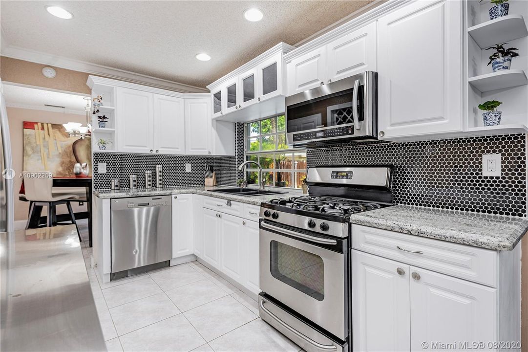 Updated Kitchen w/ Gas Stove