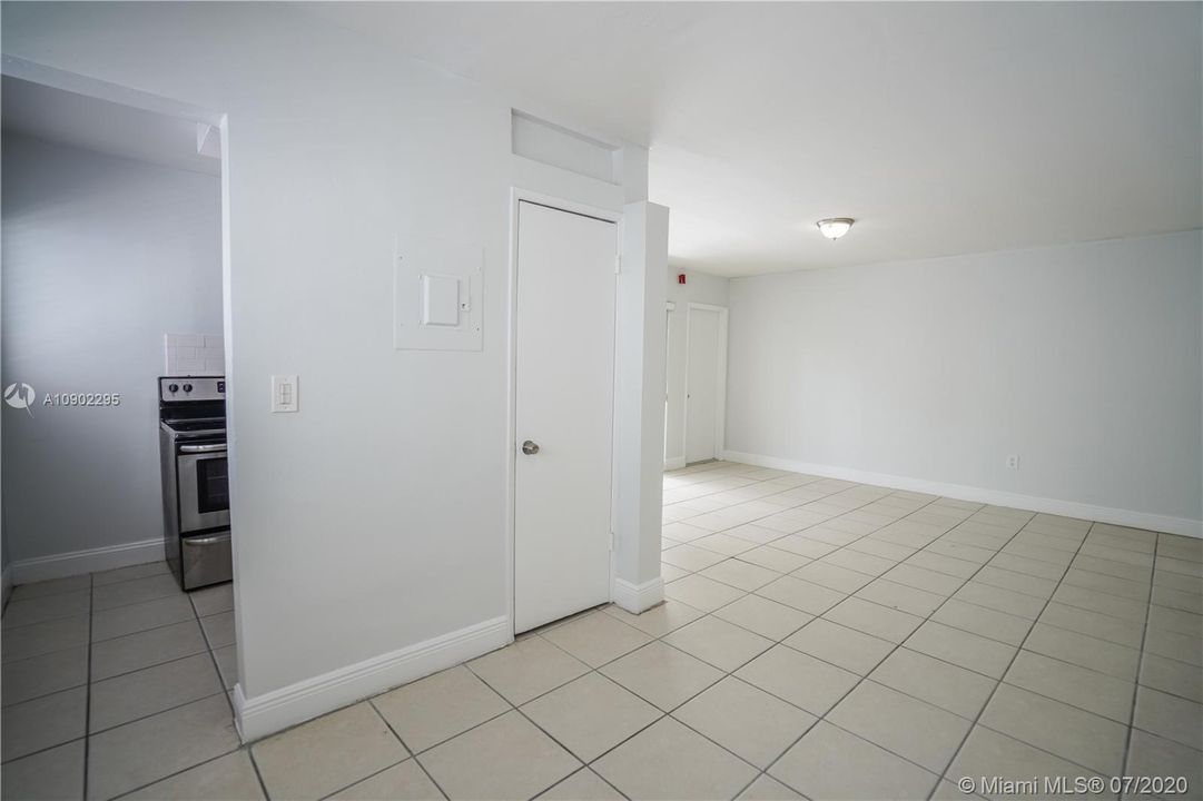 Recently Rented: $1,375 (1 beds, 1 baths, 750 Square Feet)