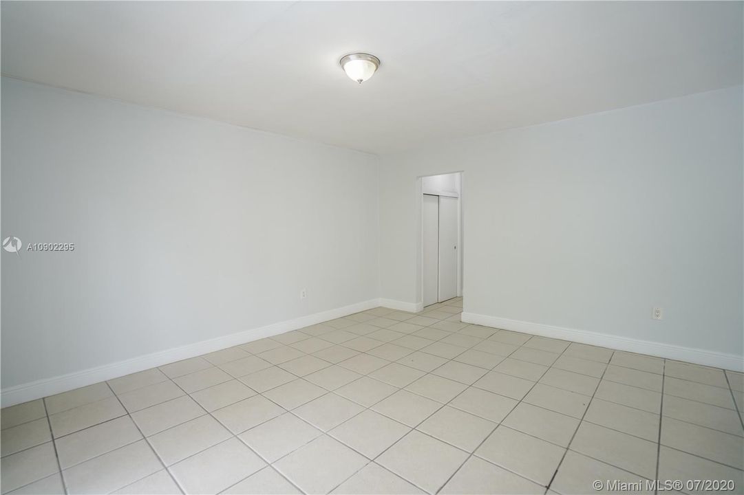 Recently Rented: $1,375 (1 beds, 1 baths, 750 Square Feet)
