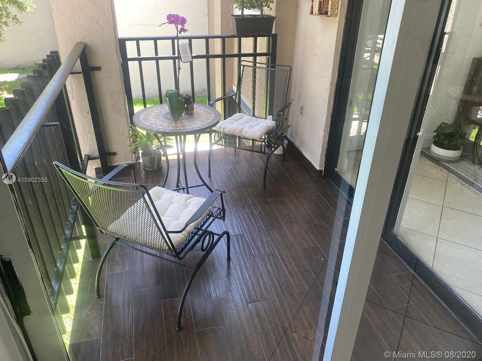 Recently Sold: $200,000 (2 beds, 2 baths, 982 Square Feet)