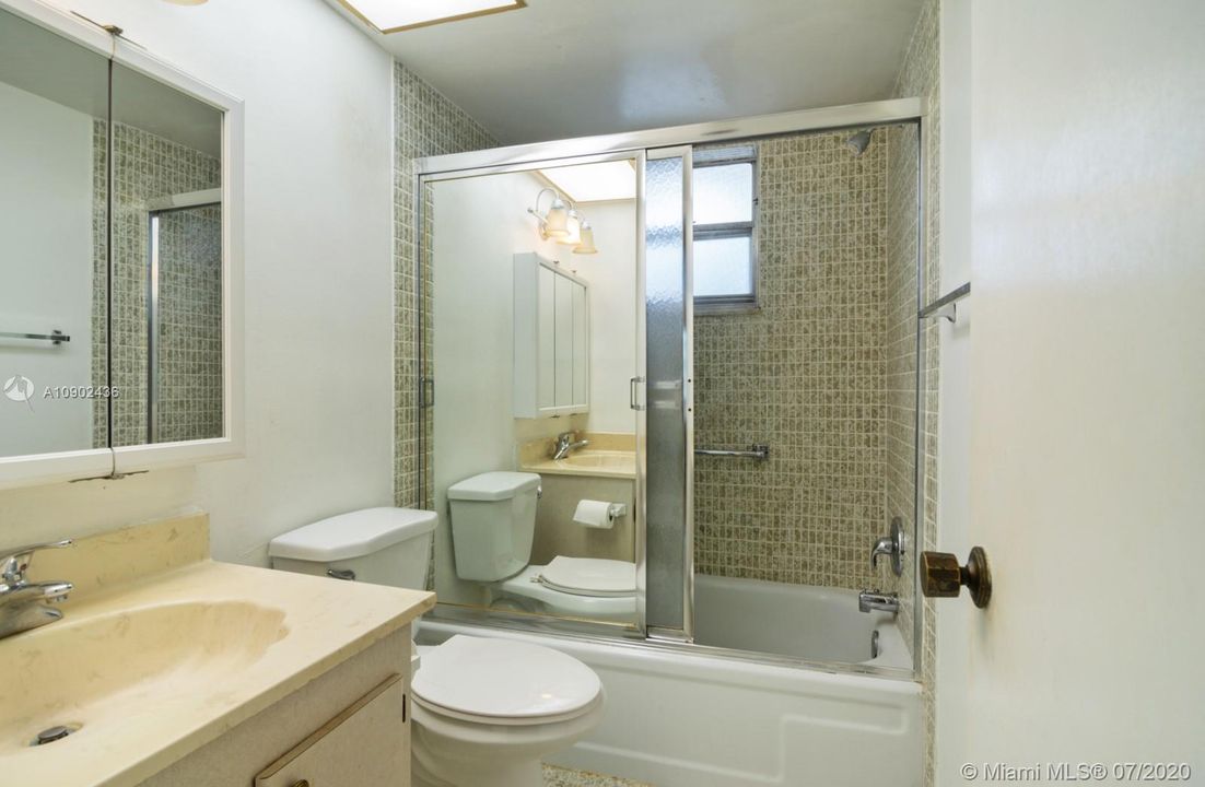 最近售出: $78,000 (1 贝兹, 1 浴室, 730 平方英尺)