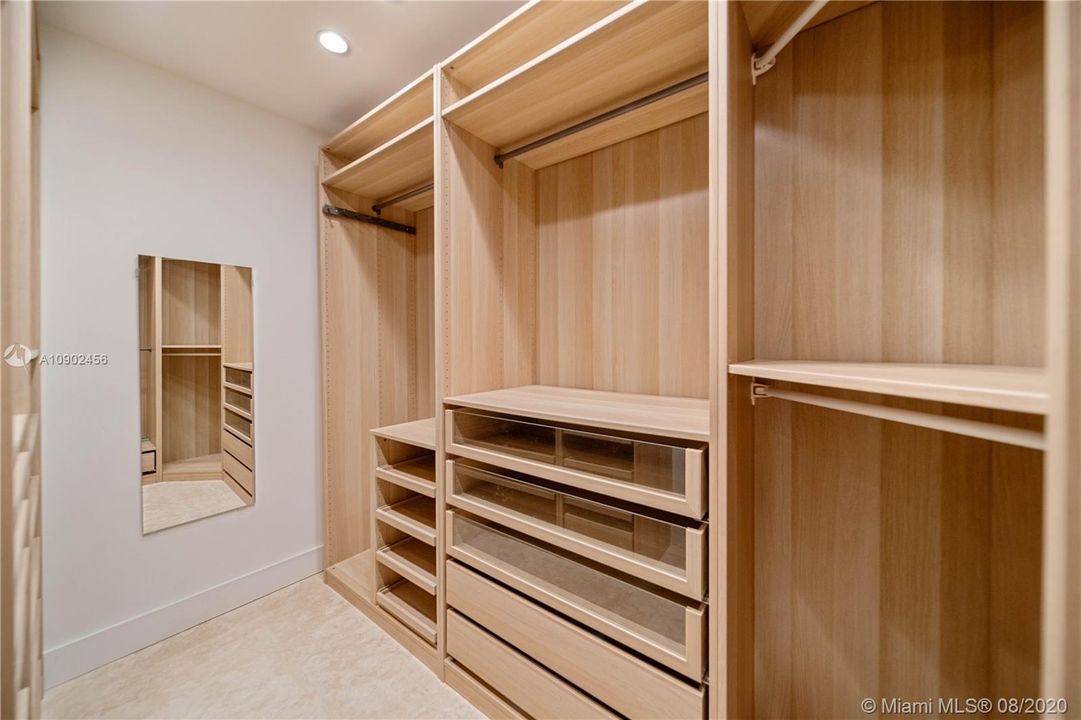 Недавно арендовано: $11,500 (5 спален, 4 ванн, 3935 Квадратных фут)