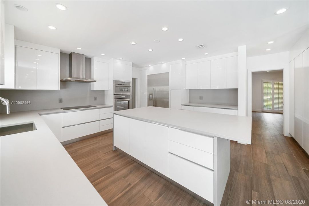 Недавно арендовано: $11,500 (5 спален, 4 ванн, 3935 Квадратных фут)
