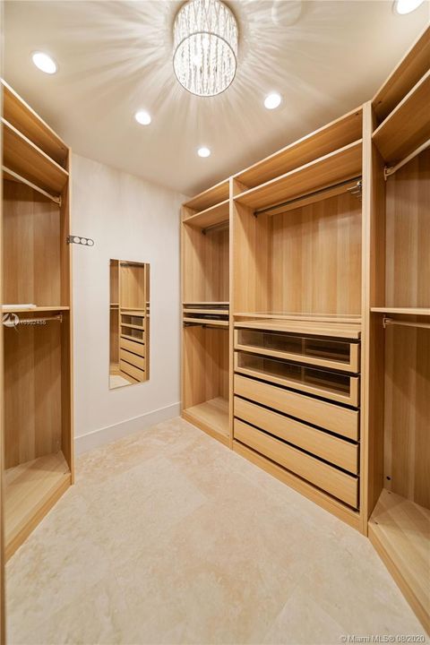 Недавно арендовано: $11,500 (5 спален, 4 ванн, 3935 Квадратных фут)