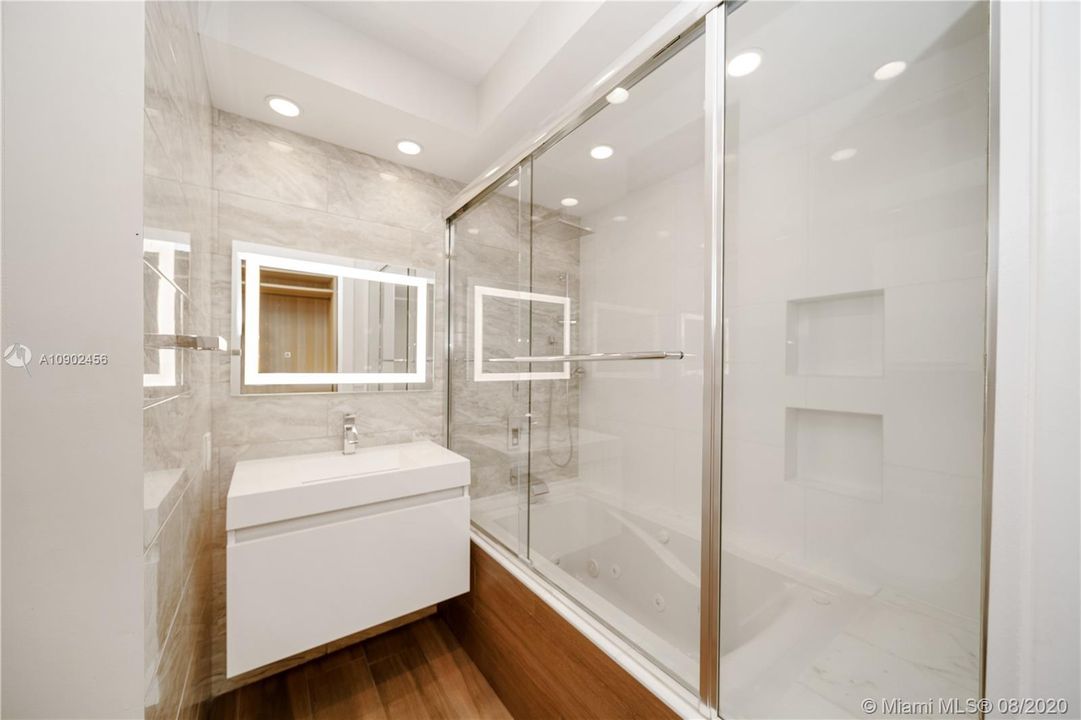 Недавно арендовано: $11,500 (5 спален, 4 ванн, 3935 Квадратных фут)