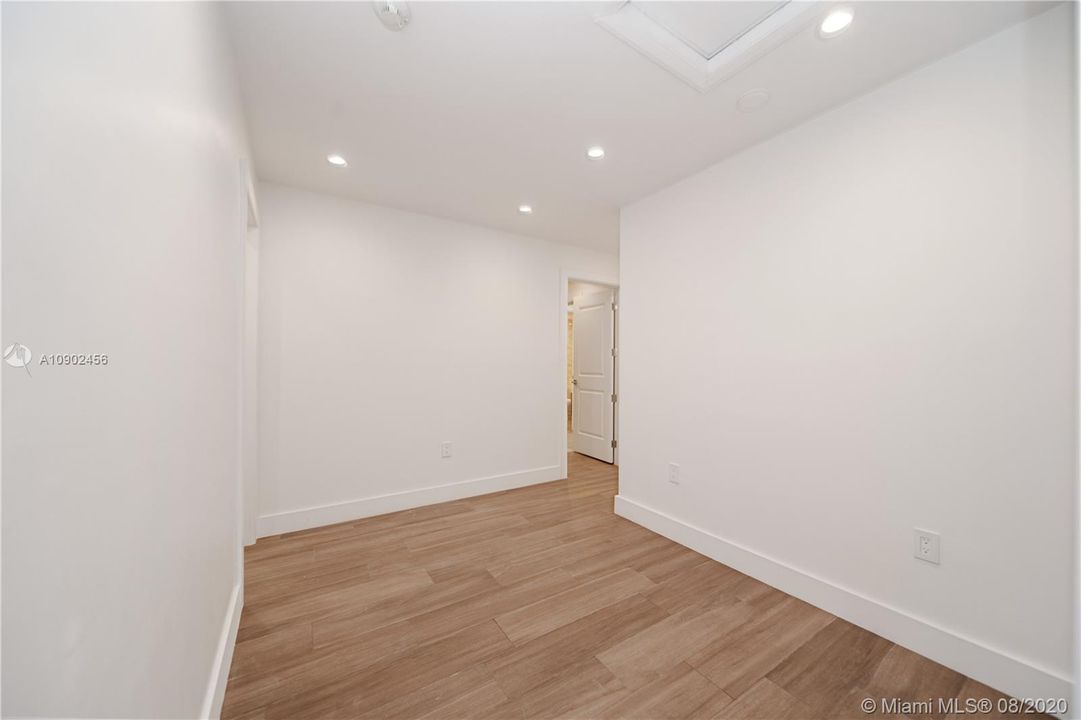 Недавно арендовано: $11,500 (5 спален, 4 ванн, 3935 Квадратных фут)