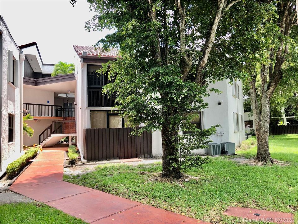 Vendido Recientemente: $210,000 (2 camas, 2 baños, 1000 Pies cuadrados)