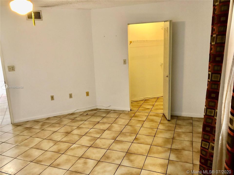 Vendido Recientemente: $210,000 (2 camas, 2 baños, 1000 Pies cuadrados)