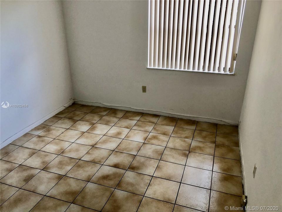 Vendido Recientemente: $210,000 (2 camas, 2 baños, 1000 Pies cuadrados)