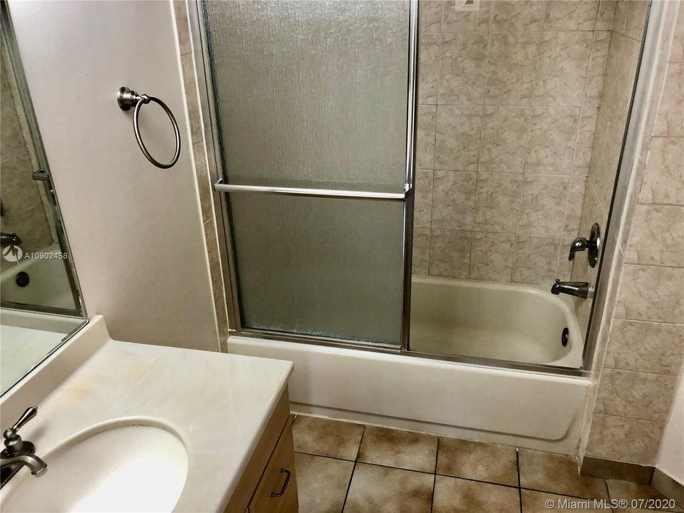 Vendido Recientemente: $210,000 (2 camas, 2 baños, 1000 Pies cuadrados)