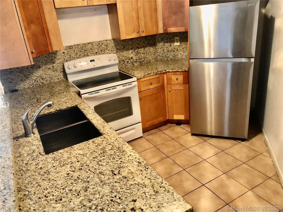 Vendido Recientemente: $210,000 (2 camas, 2 baños, 1000 Pies cuadrados)