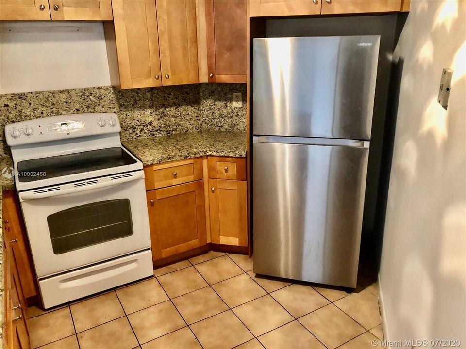 Vendido Recientemente: $210,000 (2 camas, 2 baños, 1000 Pies cuadrados)