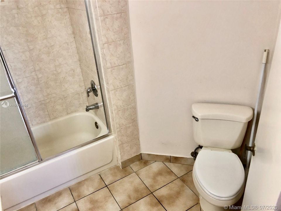 Vendido Recientemente: $210,000 (2 camas, 2 baños, 1000 Pies cuadrados)