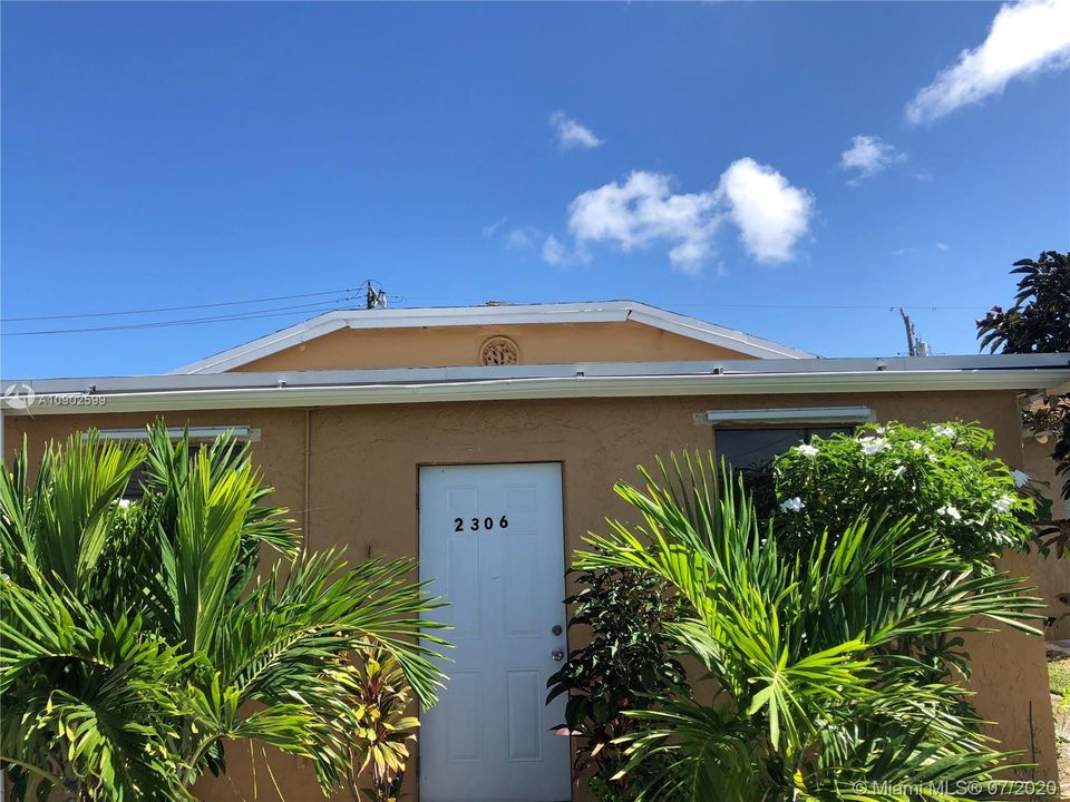 Recently Rented: $2,900 (4 beds, 2 baths, 1482 Square Feet)