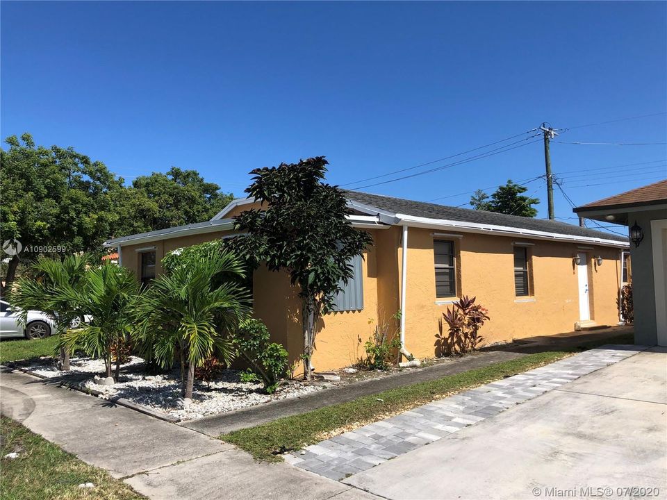 Recently Rented: $2,900 (4 beds, 2 baths, 1482 Square Feet)