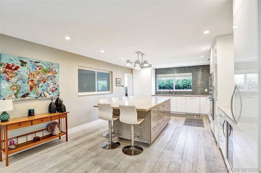 Недавно продано: $598,900 (3 спален, 3 ванн, 1786 Квадратных фут)