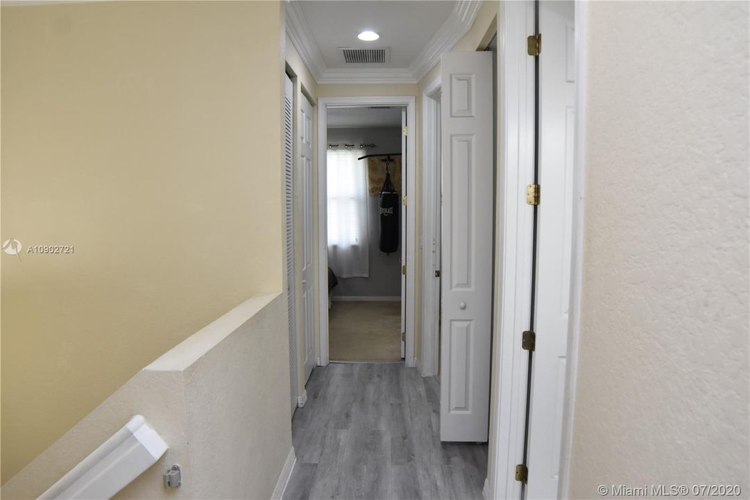 Недавно продано: $246,000 (3 спален, 2 ванн, 1430 Квадратных фут)