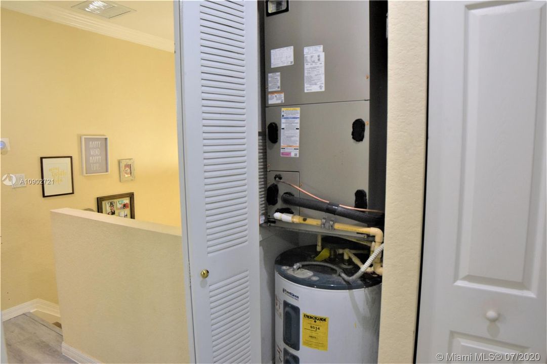 Недавно продано: $246,000 (3 спален, 2 ванн, 1430 Квадратных фут)