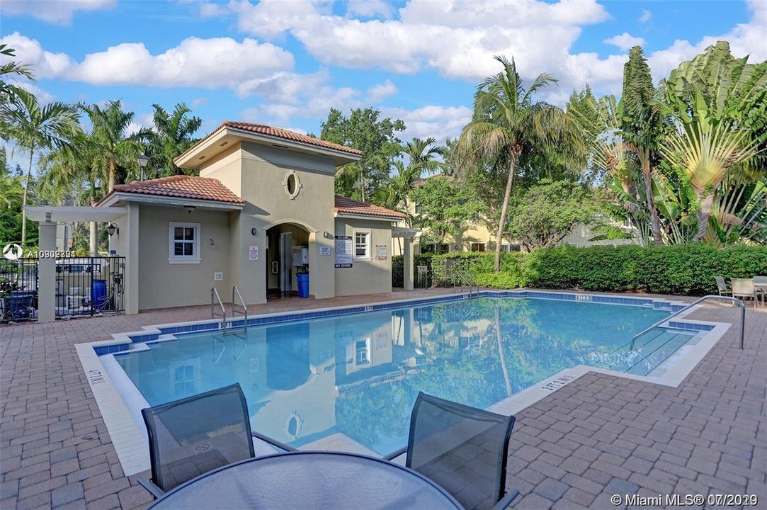 Недавно продано: $246,000 (3 спален, 2 ванн, 1430 Квадратных фут)