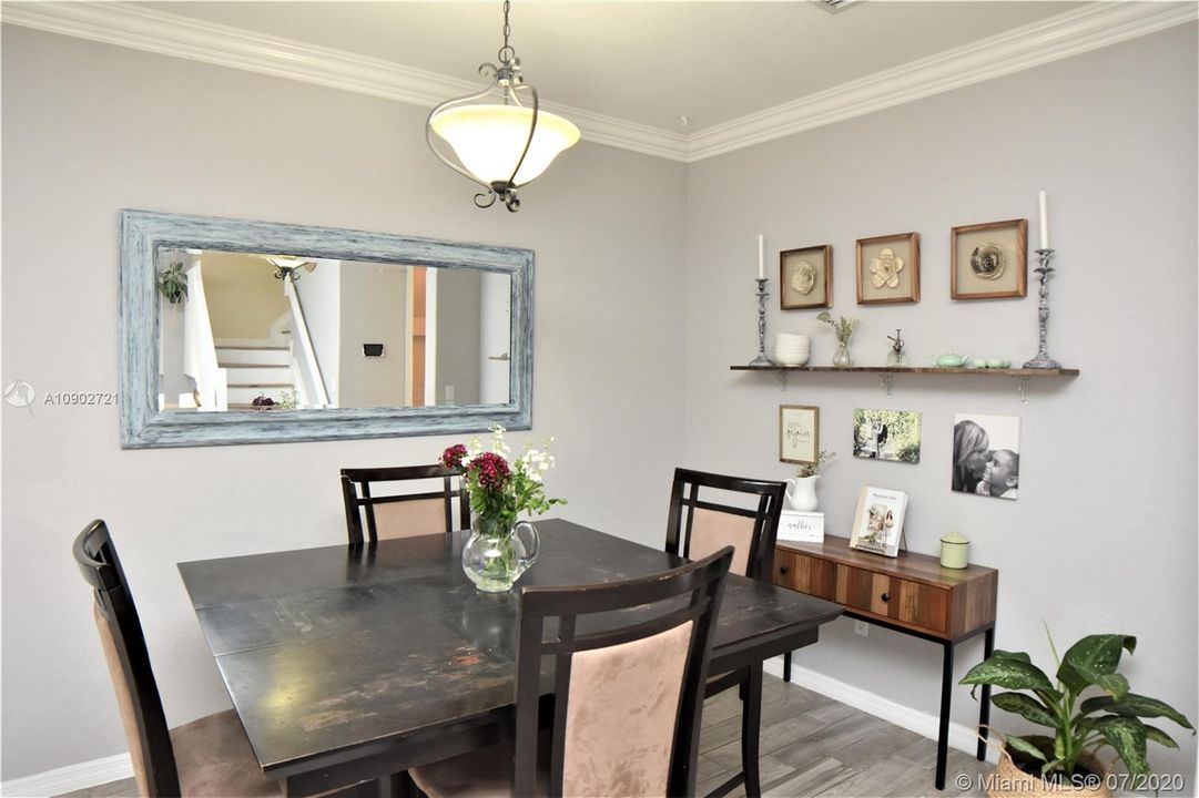 Недавно продано: $246,000 (3 спален, 2 ванн, 1430 Квадратных фут)