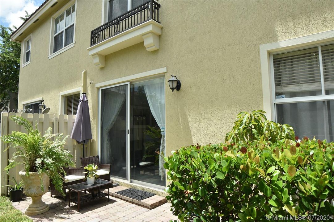 Недавно продано: $246,000 (3 спален, 2 ванн, 1430 Квадратных фут)