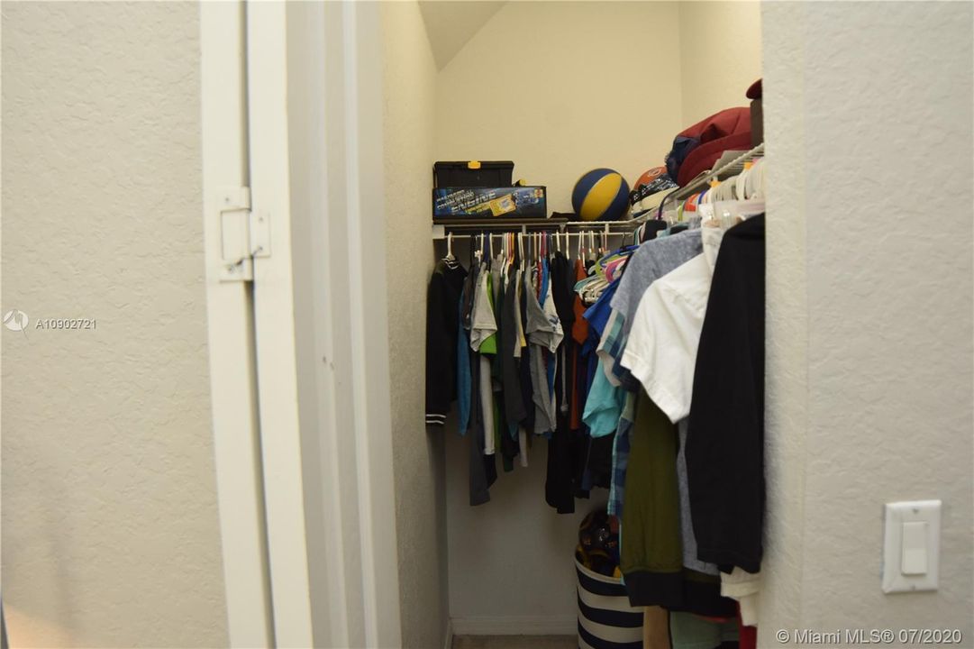 Недавно продано: $246,000 (3 спален, 2 ванн, 1430 Квадратных фут)