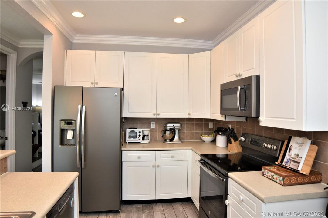 Недавно продано: $246,000 (3 спален, 2 ванн, 1430 Квадратных фут)