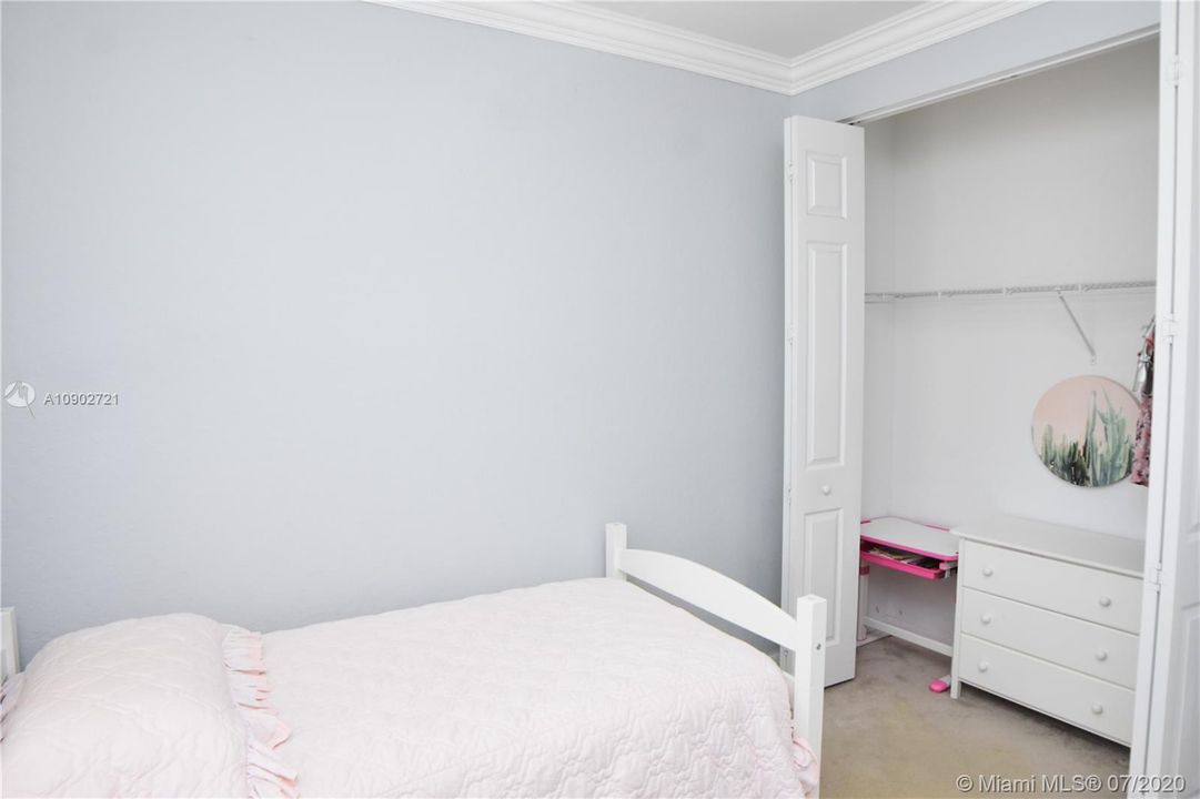 Недавно продано: $246,000 (3 спален, 2 ванн, 1430 Квадратных фут)