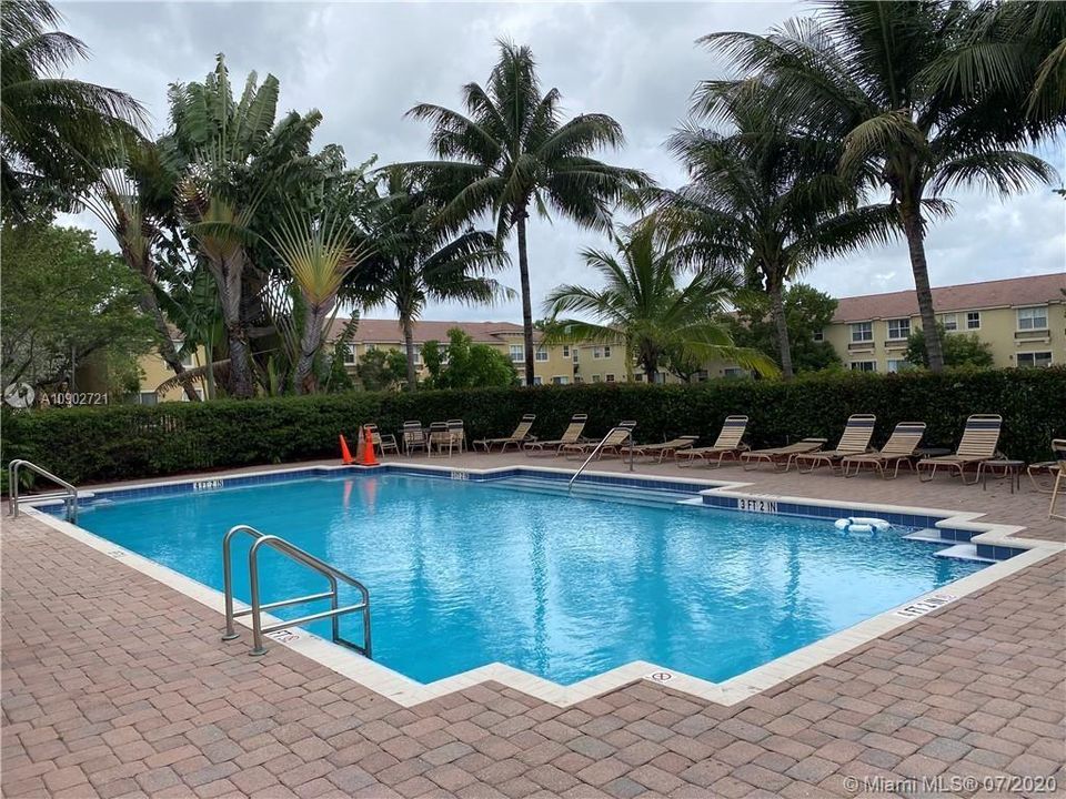 Недавно продано: $246,000 (3 спален, 2 ванн, 1430 Квадратных фут)