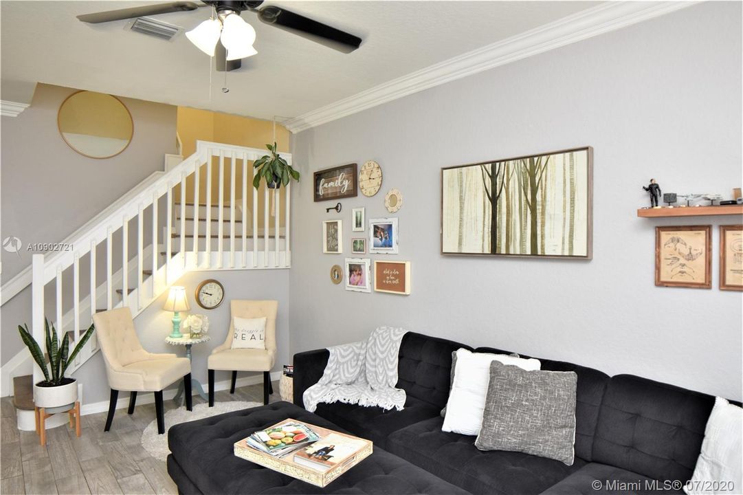 Недавно продано: $246,000 (3 спален, 2 ванн, 1430 Квадратных фут)