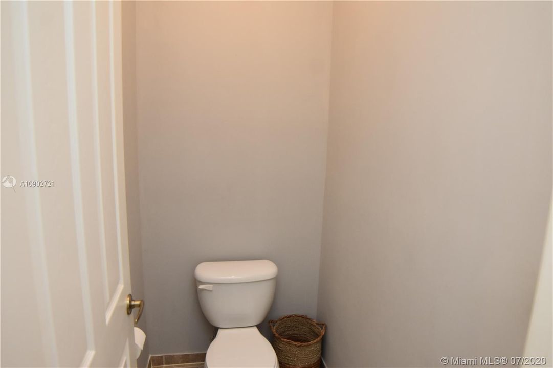 Недавно продано: $246,000 (3 спален, 2 ванн, 1430 Квадратных фут)