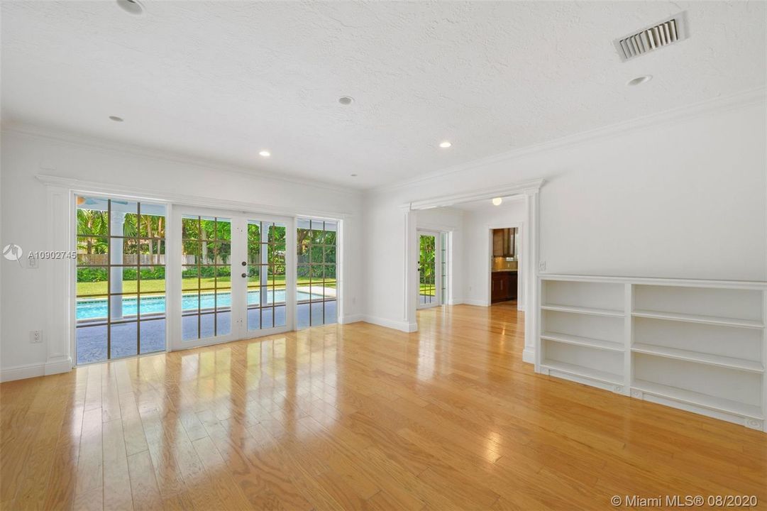 Recently Rented: $4,000 (4 beds, 2 baths, 2340 Square Feet)