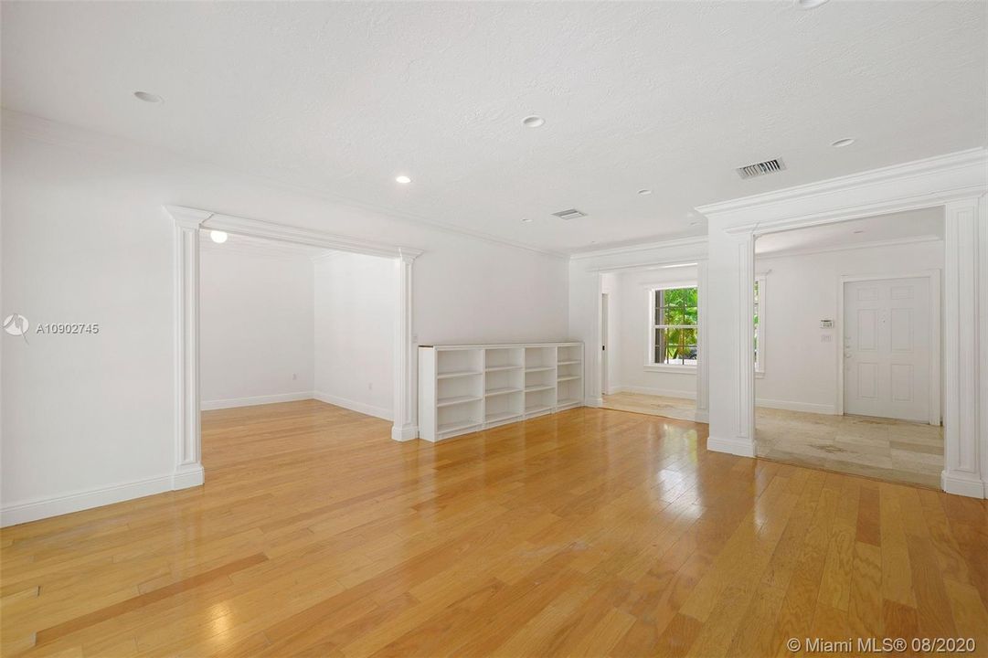 Recently Rented: $4,000 (4 beds, 2 baths, 2340 Square Feet)