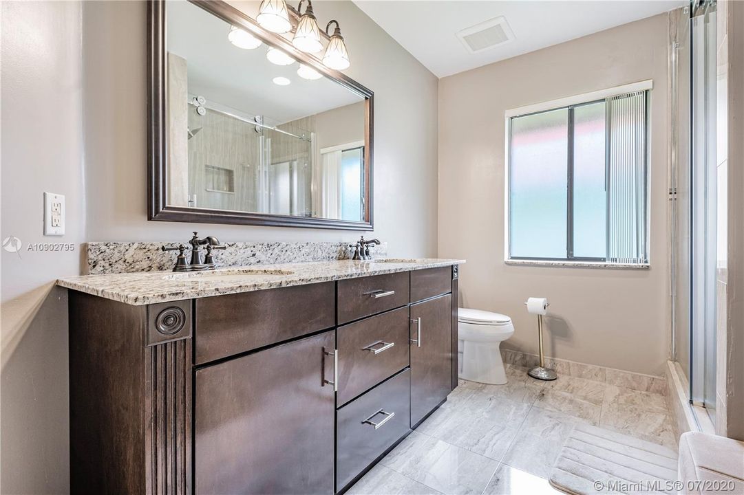 Vendido Recientemente: $429,770 (4 camas, 3 baños, 2765 Pies cuadrados)