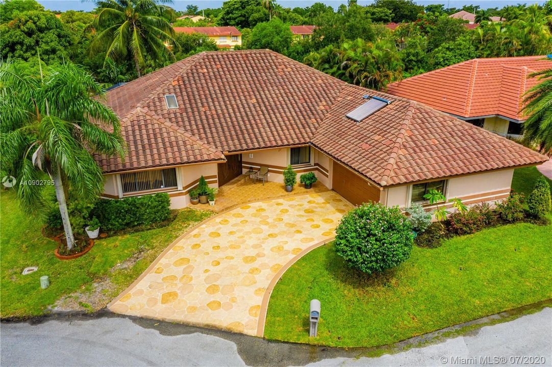 Vendido Recientemente: $429,770 (4 camas, 3 baños, 2765 Pies cuadrados)