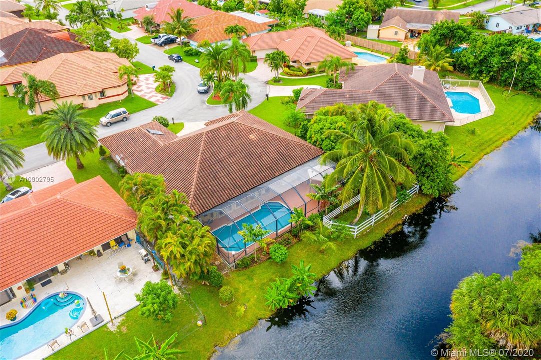 Vendido Recientemente: $429,770 (4 camas, 3 baños, 2765 Pies cuadrados)