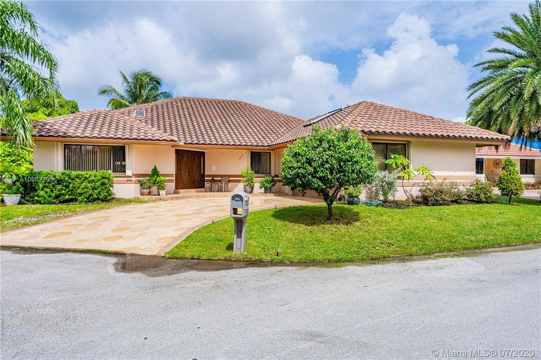 Vendido Recientemente: $429,770 (4 camas, 3 baños, 2765 Pies cuadrados)