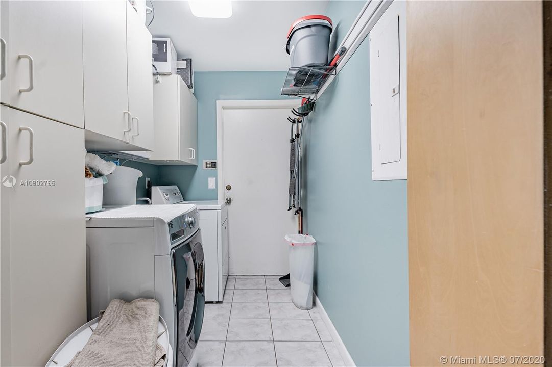 Vendido Recientemente: $429,770 (4 camas, 3 baños, 2765 Pies cuadrados)