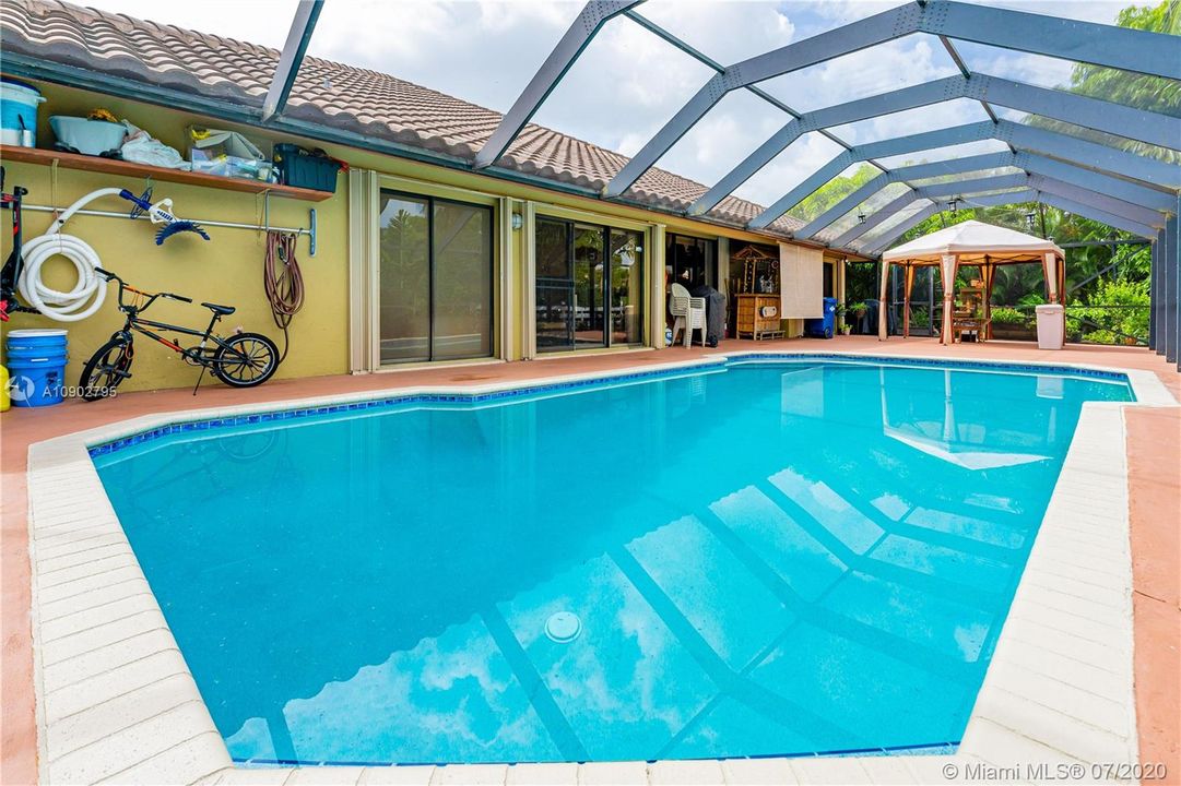Vendido Recientemente: $429,770 (4 camas, 3 baños, 2765 Pies cuadrados)
