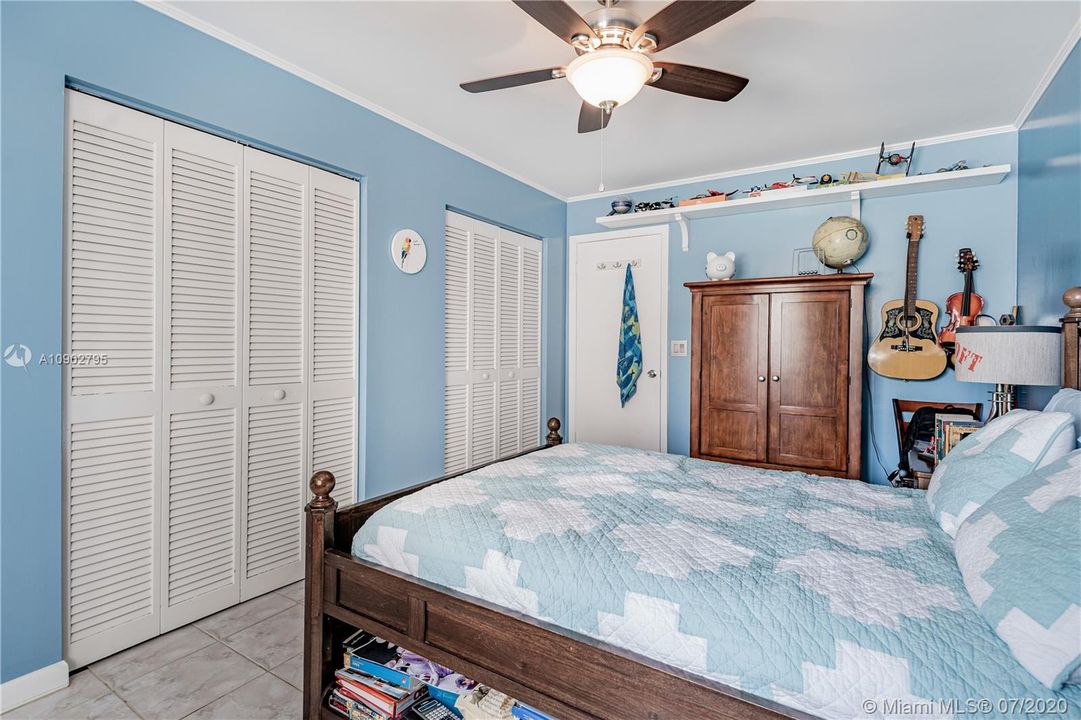 Vendido Recientemente: $429,770 (4 camas, 3 baños, 2765 Pies cuadrados)